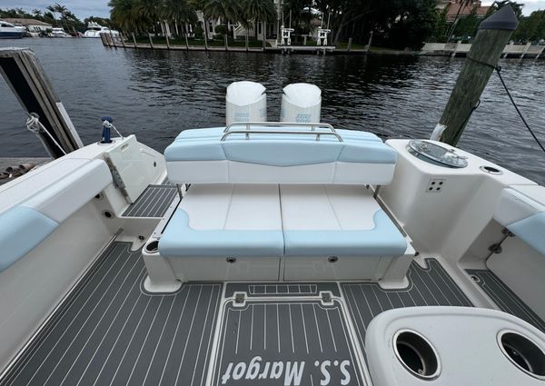 Robalo R317 Dual Console image