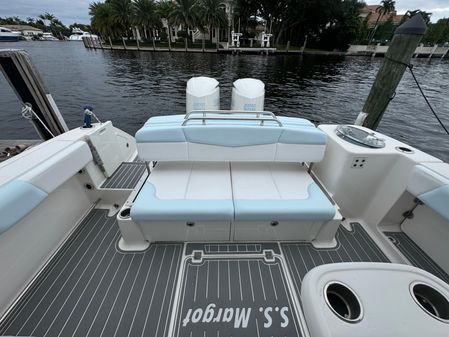 Robalo R317 Dual Console image