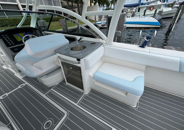 Robalo R317 Dual Console image