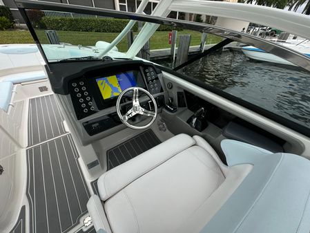 Robalo R317 Dual Console image