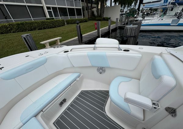 Robalo R317 Dual Console image