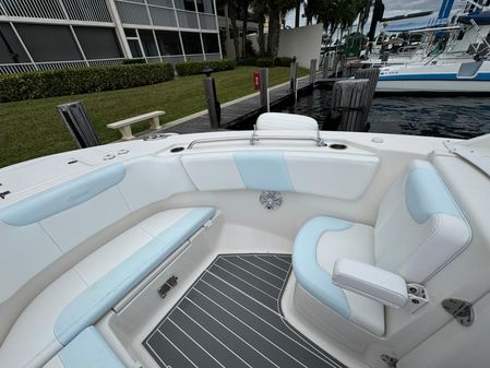 Robalo R317 Dual Console image