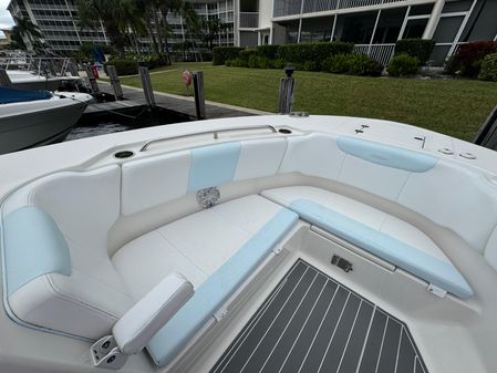 Robalo R317 Dual Console image