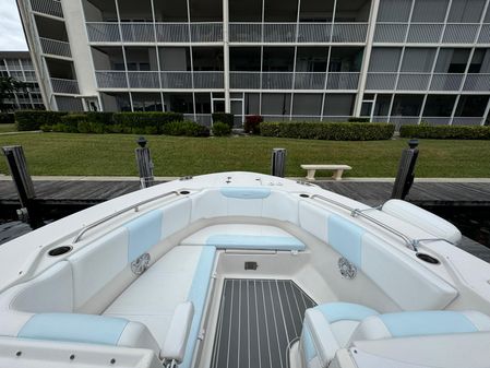 Robalo R317 Dual Console image