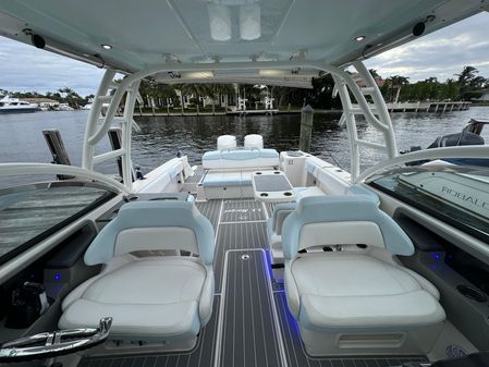 Robalo R317 Dual Console image