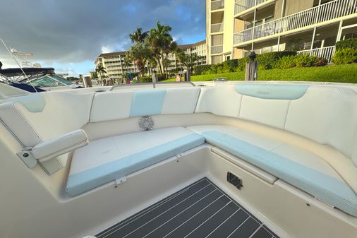 Robalo R317 Dual Console image