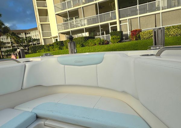 Robalo R317 Dual Console image