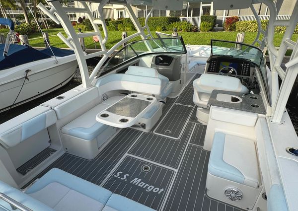 Robalo R317 Dual Console image