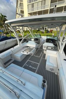 Robalo R317 Dual Console image