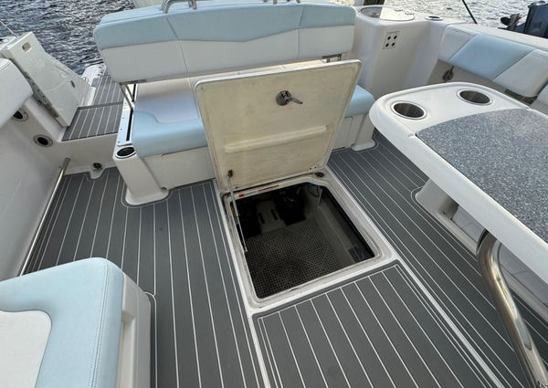 Robalo R317 Dual Console image