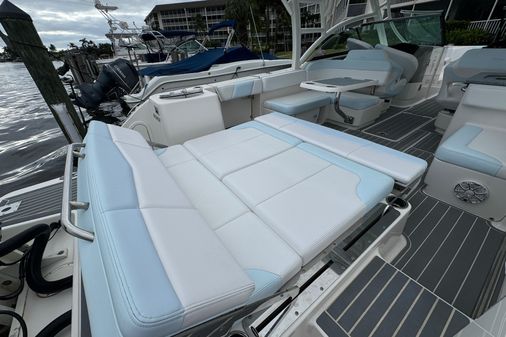 Robalo R317 Dual Console image