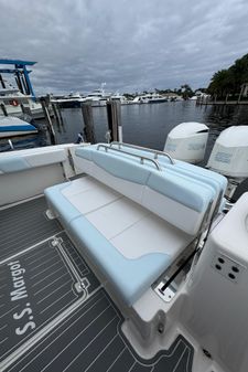 Robalo R317 Dual Console image