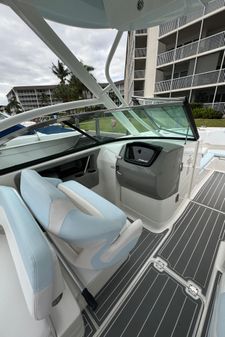 Robalo R317 Dual Console image