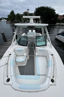 Robalo R317 Dual Console image