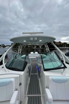 Robalo R317 Dual Console image