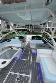 Robalo R317 Dual Console image