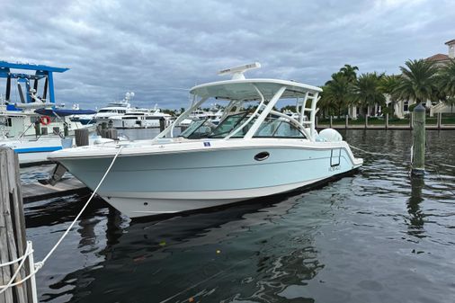 Robalo R317 Dual Console image