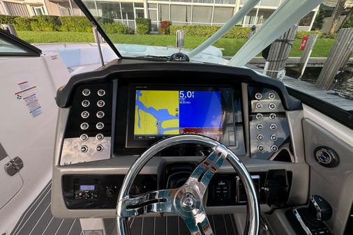 Robalo R317 Dual Console image