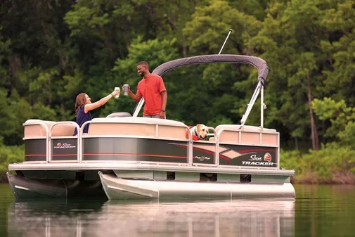 Sun Tracker Party Barge 18 DLX image