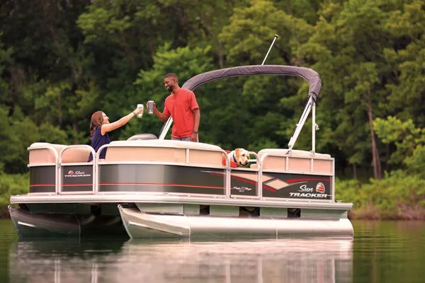 Sun-tracker PARTY-BARGE-18-DLX image