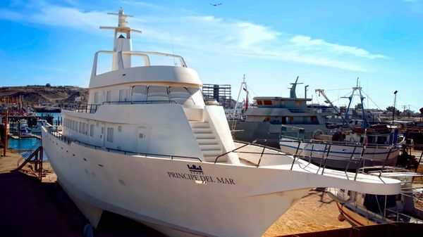 Custom Yacht Fisherman 