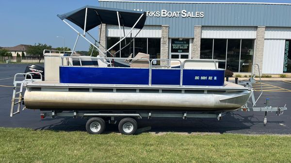 Lowe 20' Pontoon 