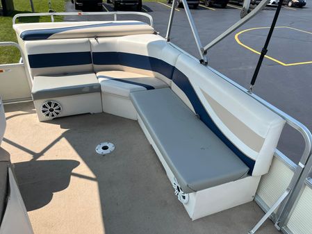 Lowe 20-PONTOON image