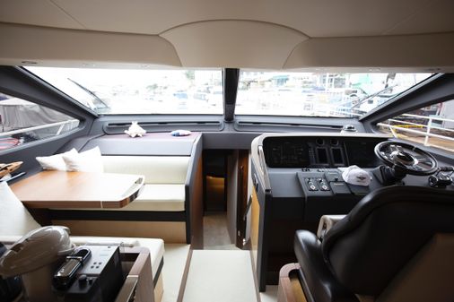 Azimut 72 image