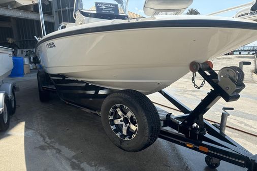 Boston Whaler 210 Dauntless image