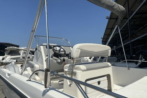 Boston Whaler 210 Dauntless image