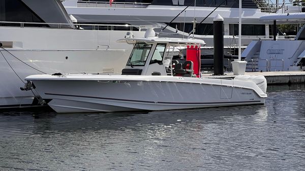 Boston Whaler 330 Outrage 