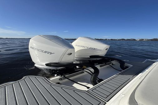 Sea Ray SDX 290 Outboard image