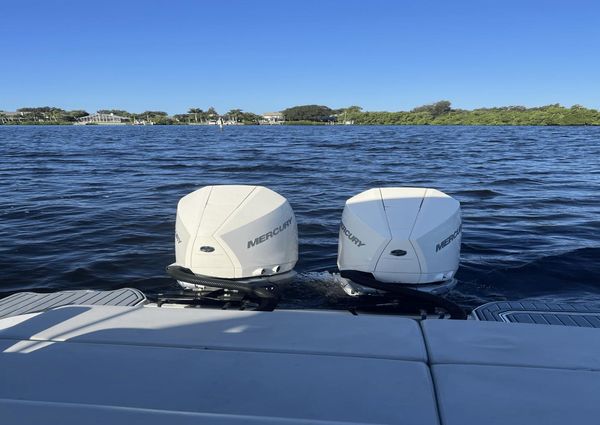 Sea Ray SDX 290 Outboard image