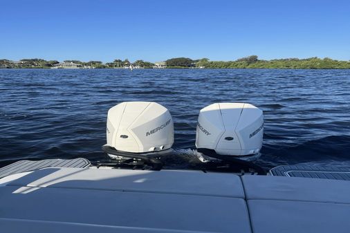 Sea Ray SDX 290 Outboard image