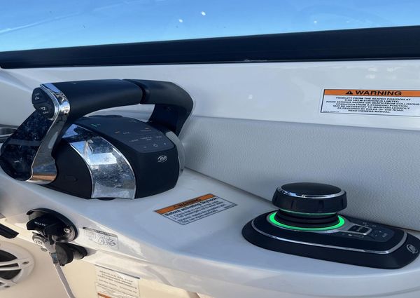 Sea Ray SDX 290 Outboard image