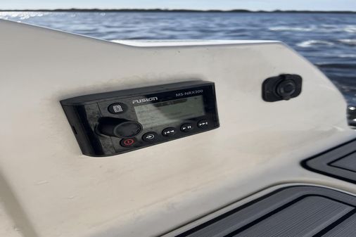 Sea Ray SDX 290 Outboard image