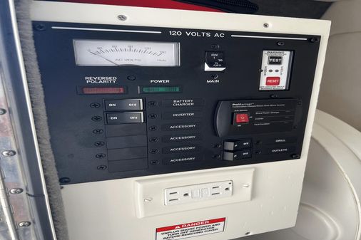 Sea Ray SDX 290 Outboard image