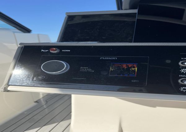 Sea Ray SDX 290 Outboard image