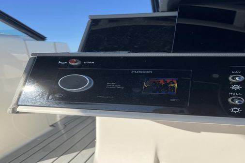 Sea Ray SDX 290 Outboard image