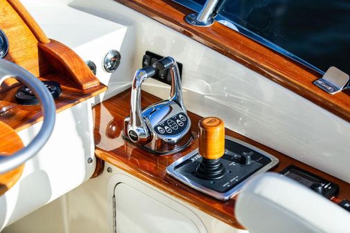 Hinckley Talaria 43 Flybridge image