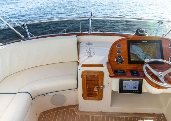 Hinckley Talaria 43 Flybridge image