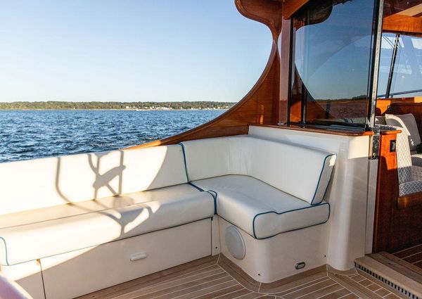 Hinckley Talaria 43 Flybridge image