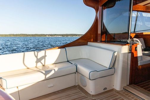 Hinckley Talaria 43 Flybridge image