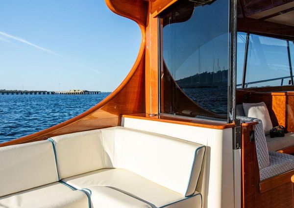 Hinckley Talaria 43 Flybridge image