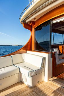 Hinckley Talaria 43 Flybridge image