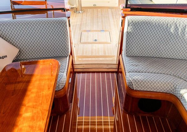 Hinckley Talaria 43 Flybridge image