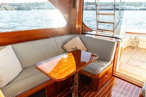 Hinckley Talaria 43 Flybridge image