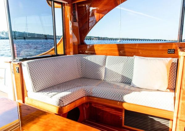 Hinckley Talaria 43 Flybridge image