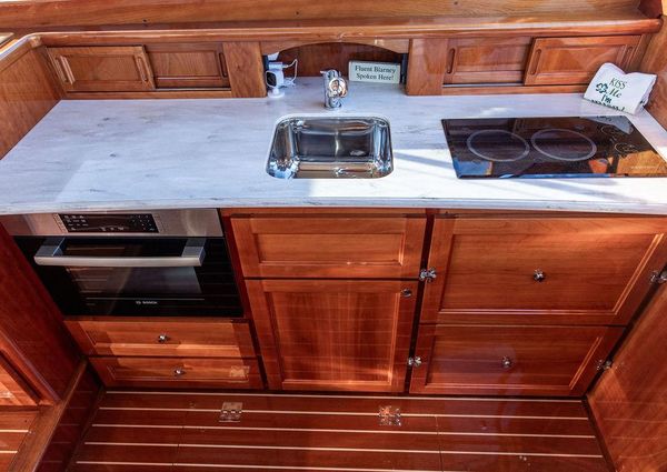 Hinckley Talaria 43 Flybridge image