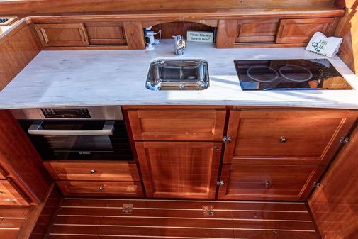 Hinckley Talaria 43 Flybridge image